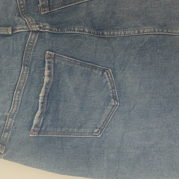 Old Navy Distressed Light Wash Jean Skirt Sz 10 - Picture 7 of 9